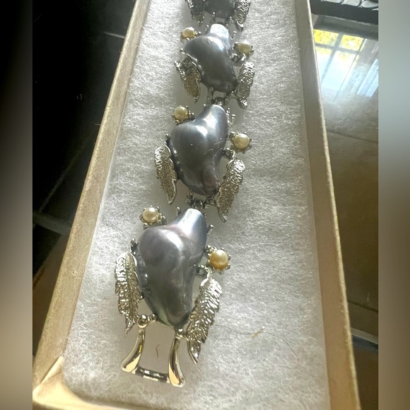 Set of Coro gray Thermoset and Pearl necklace, earrings and bracelet. Vintage! - Picture 6 of 7